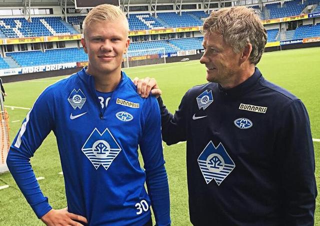 怒送37分！古巴男排输给自己 意大利挺进四强 米切莱托17分+绝杀（古巴男排怒赠37分自毁好局，意大利挺进四强，米切莱托17分完成绝杀）