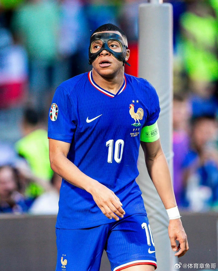 记者：阿什拉夫决定不进行手术治疗，他想参加非洲杯揭幕战（记者：阿什拉夫决定暂不手术，盼出战非洲杯揭幕战）