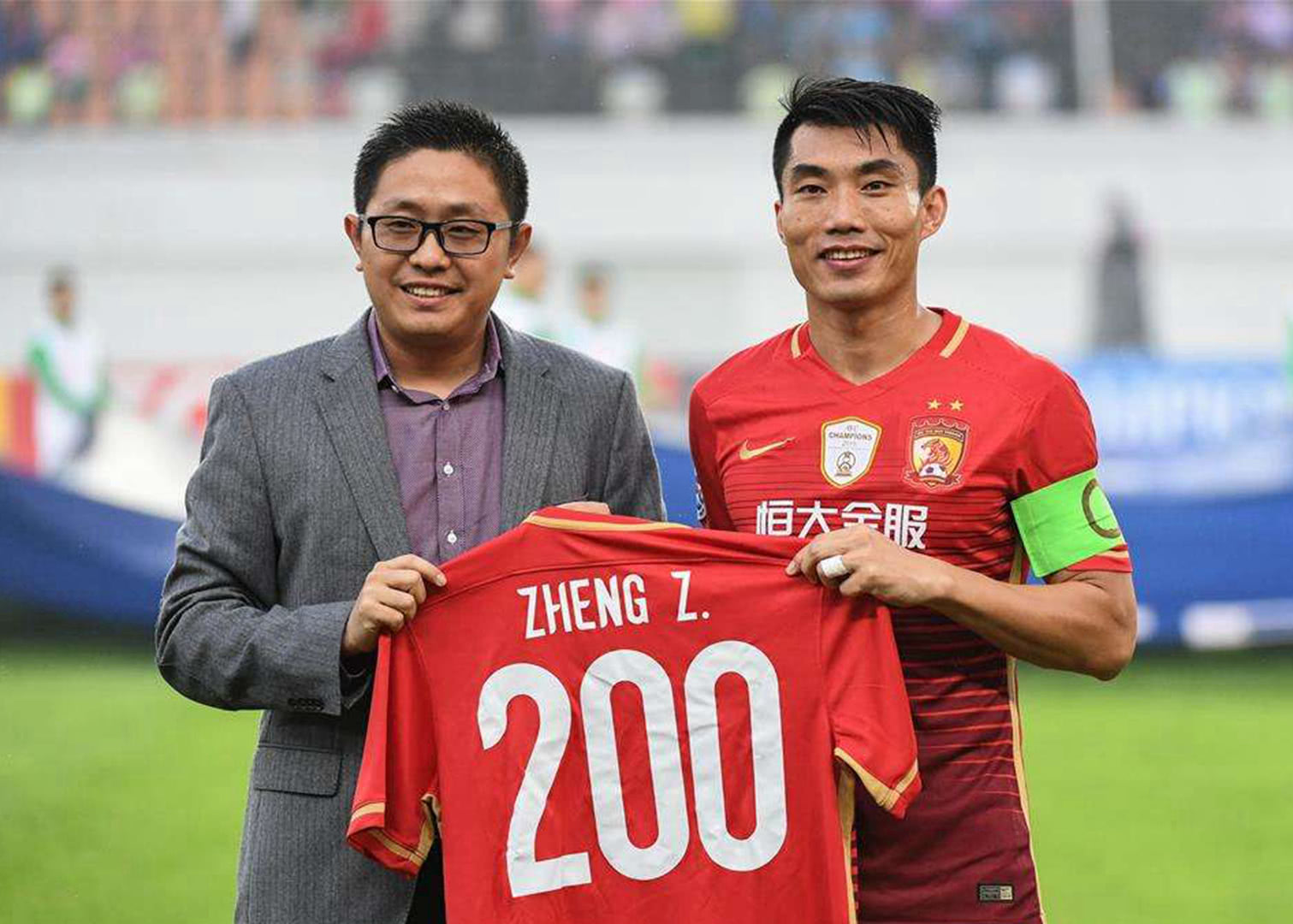 中超国内球员限薪500万元 俱乐部签“阴阳合同”将降级（中超设国内球员年薪上限500万，俱乐部签“阴阳合同”将被降级）