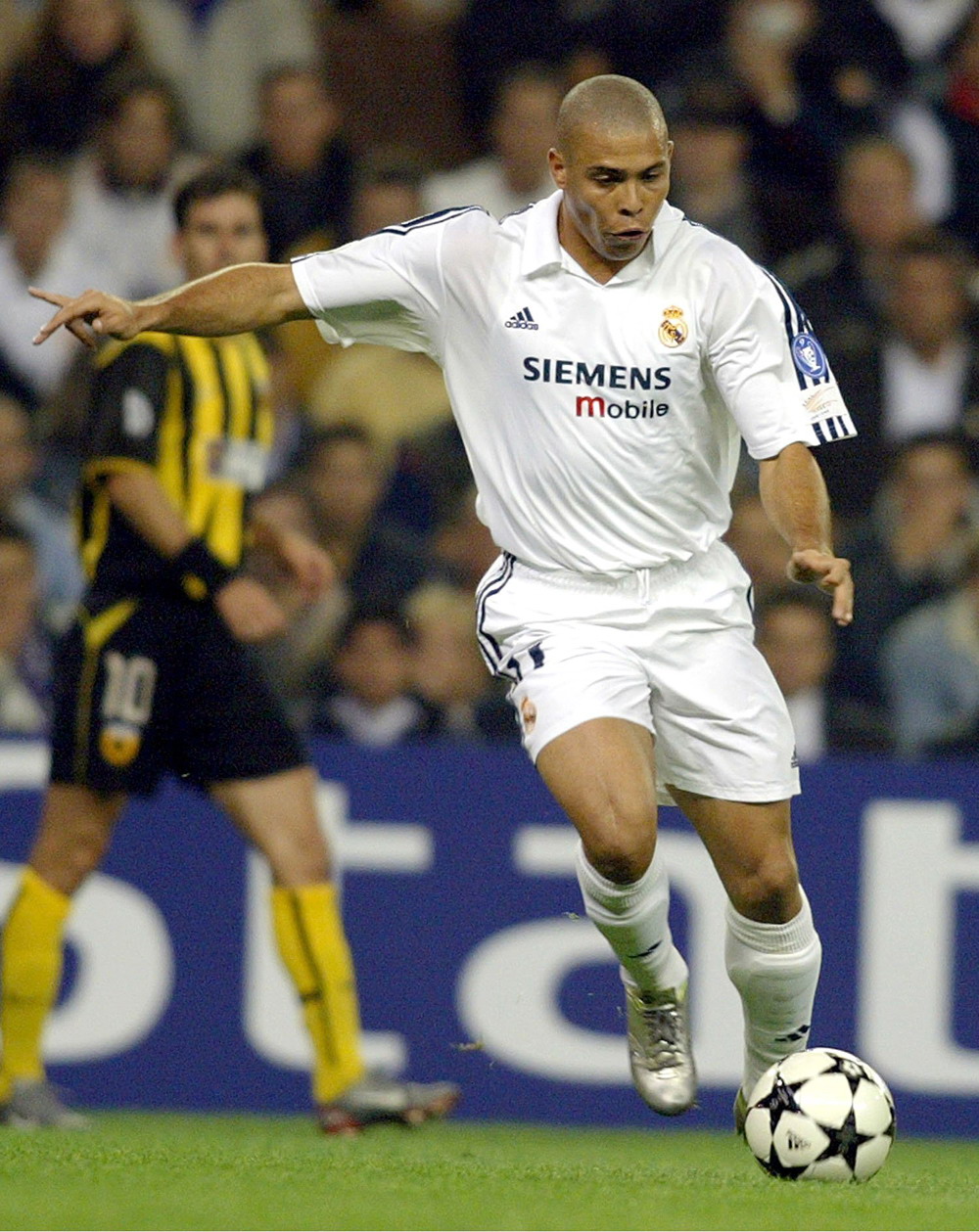 F1阿布扎比收官战：迈凯伦陷入双车争冠难题，领队回应弃车保帅传闻（F1阿布扎比终战：迈凯伦双车争冠两难，领队驳斥“弃车保帅”传闻）