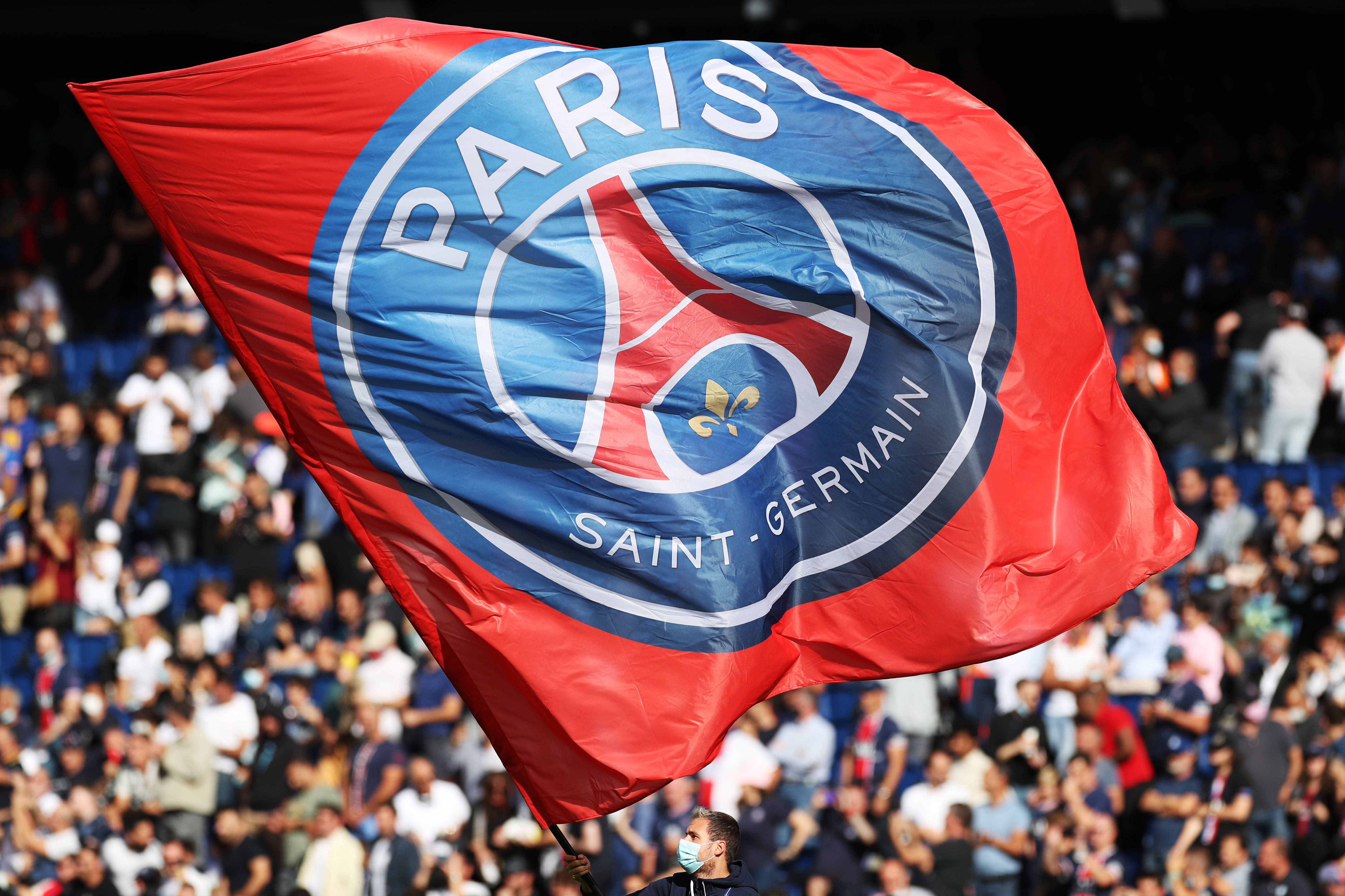 看国米的球也就从11／12赛季开始，最开始一直用...（追国米始于11／12赛季，起初一直用...）