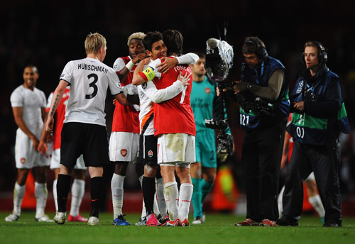 东契奇狂砍43分13助攻9篮板！打破哈登纪录，跃升现役第一（东契奇43分13助攻9篮板引爆全场！改写哈登纪录，升至现役第一人）