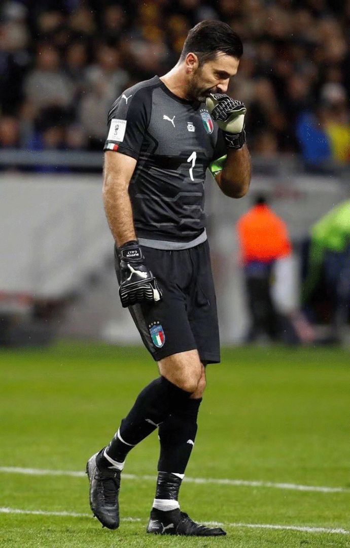 费迪南德：目前曼联阵中仅B费有机会在当年我们的球队里效力（费迪南德：如今这支曼联只有B费能进我们当年的阵容）