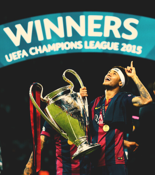 曼联冲击欧冠资格压力巨大（曼联争夺欧冠席位压力沉重）