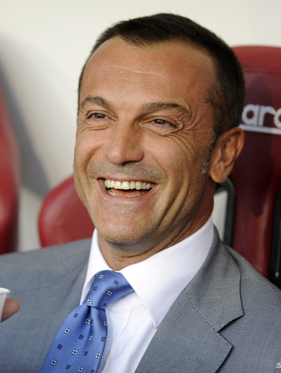 开场16分钟35秒，巴萨遭遇欧冠单场比赛最快的两个丢球（巴萨在欧冠开场16分35秒连丢两球，创单场最快丢球纪录）